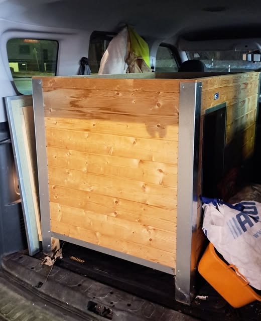 Isolierte Hundehütte